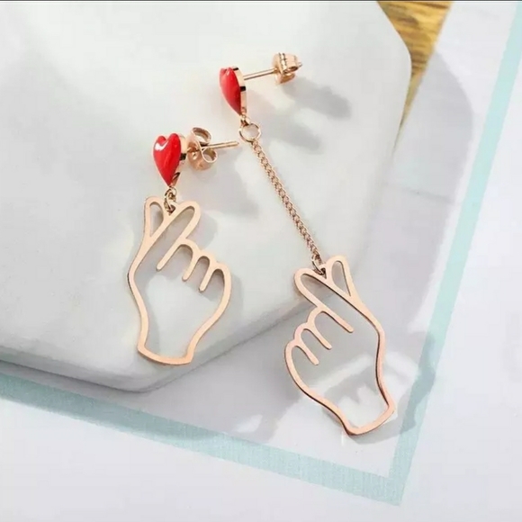 ❤ Love hands asymmetrical earrings - Picture 4 of 4